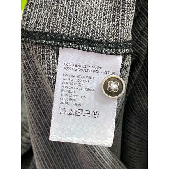 Tommy Bahama Shirt Size M Leaf Print Short Sleeve Button-Up Dark Base - Picture 5 of 8